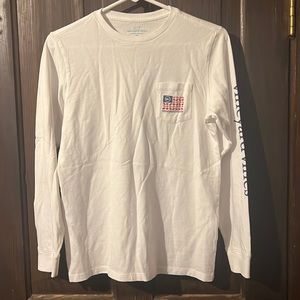 Vineyard vines long sleeve shirt. Size M